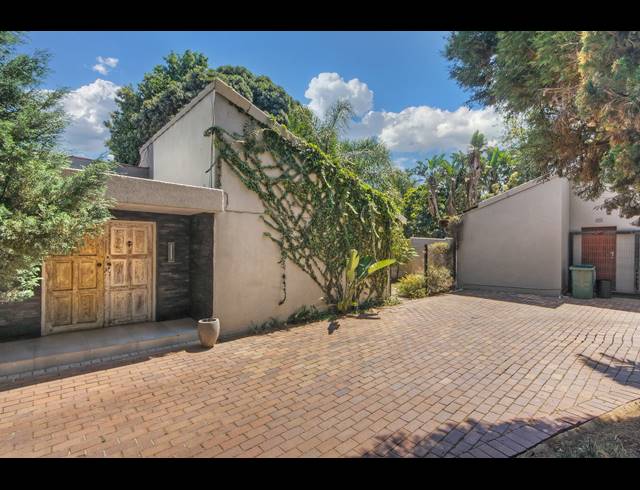 6 BEDROOM HOUSE FOR SALE IN WOODMEAD
